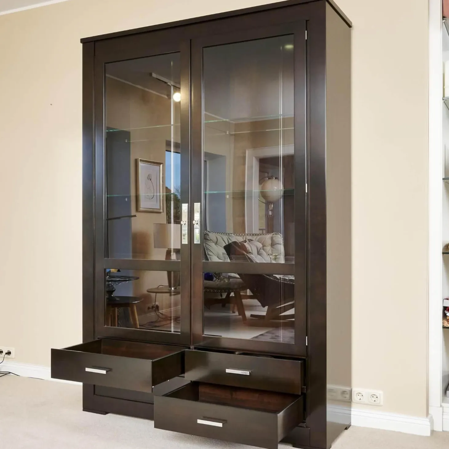 Vitrine Bordeaux Kirschbaum Nero Inklusive Beleuchtung, 4 Schubladen Und 6 Glasböden