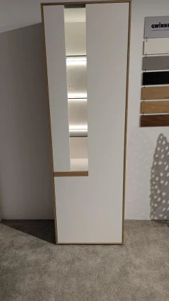 Vitrine Calea Lack Seidenmatt Weiß Akzente Wildeiche Natur Mit LED Beleuchtung