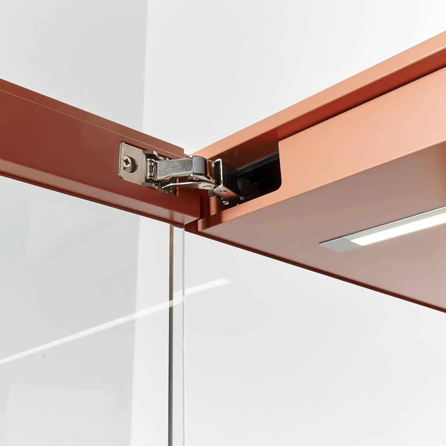 Vitrine Cube Light Lack Guave Mit Panel Nussbaum Natur Braun