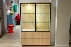 Vitrine Cubus 21 Eiche Weßgeölt mit LED-Lichtband