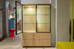 Vitrine Cubus 21 Eiche Weßgeölt mit LED-Lichtband