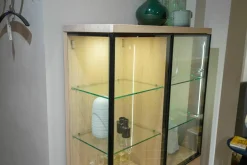 Vitrine Cubus 21 Eiche Weßgeölt mit LED-Lichtband