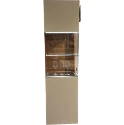 Vitrine Cubus Pure Nussbaum Naturöl Farbglas Kiesel Inklusive Glaskantenbeleuchtung