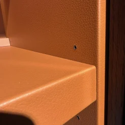 Vitrine Eracle Transparentes Glas mit bronziertem Metalleinsatz Belegung Außen Eiche Grau