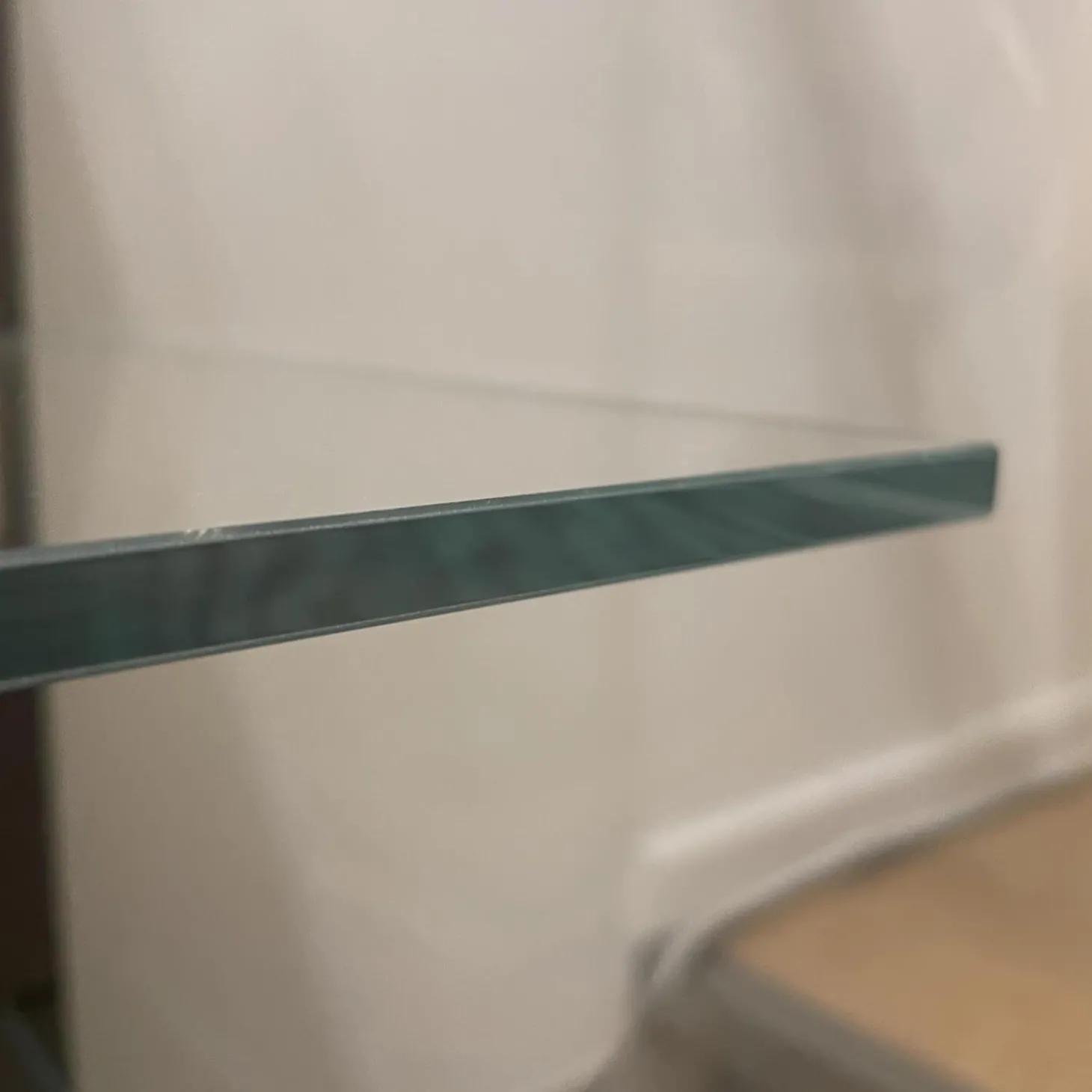 Vitrine Just Cube Light mit Beleuchtung Korpus Lack Rückwand Eucalyptus 5 Glasböden und Abdeckplatte