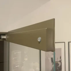 Vitrine Just Cube Light mit Beleuchtung Korpus Lack Rückwand Eucalyptus 5 Glasböden und Abdeckplatte