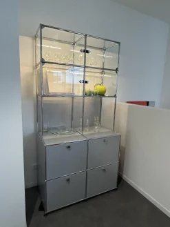 Vitrine Mattsilber mit Glas