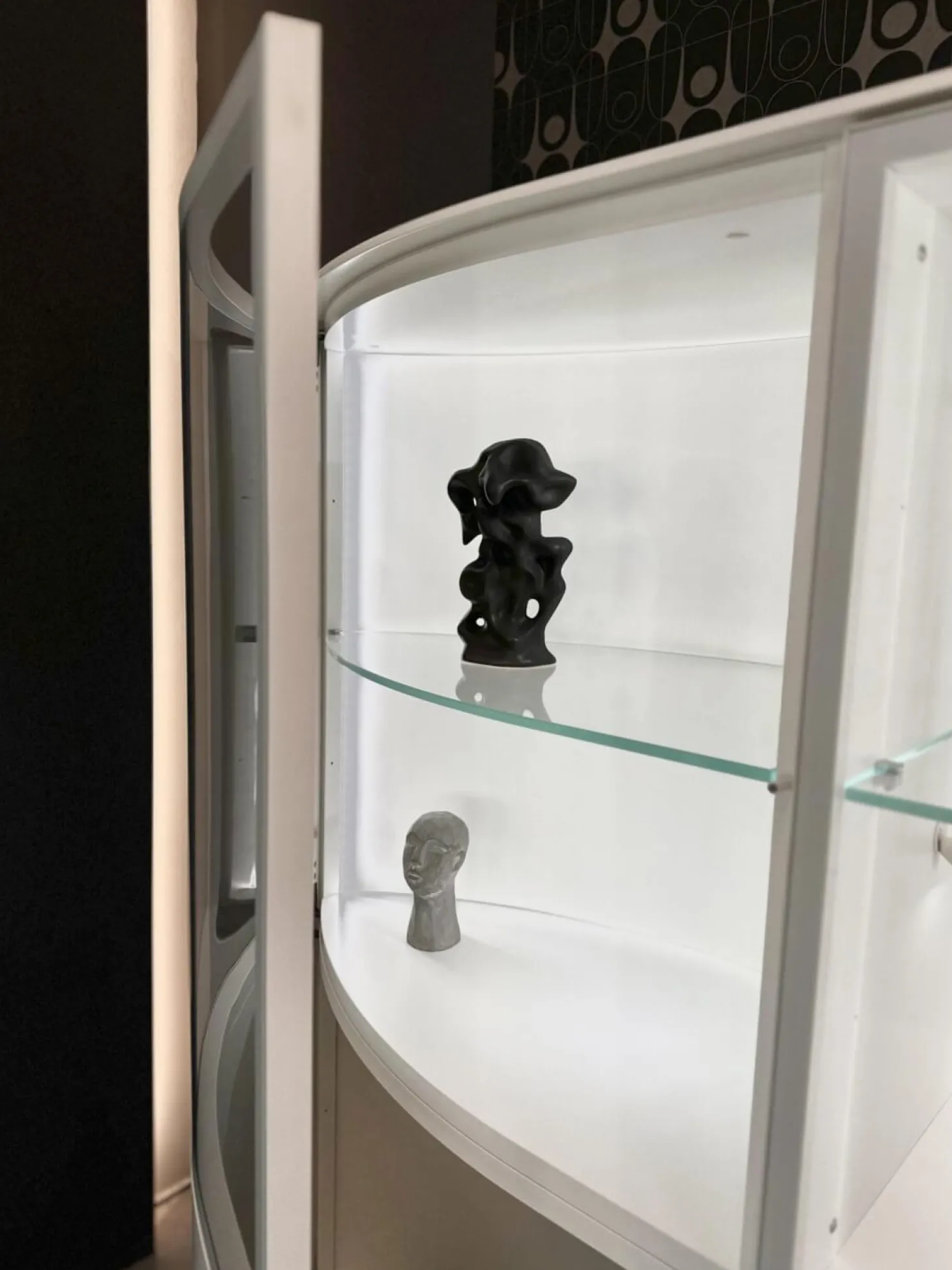 Vitrine Navis Pure Weiß Lack mit Hängeelement