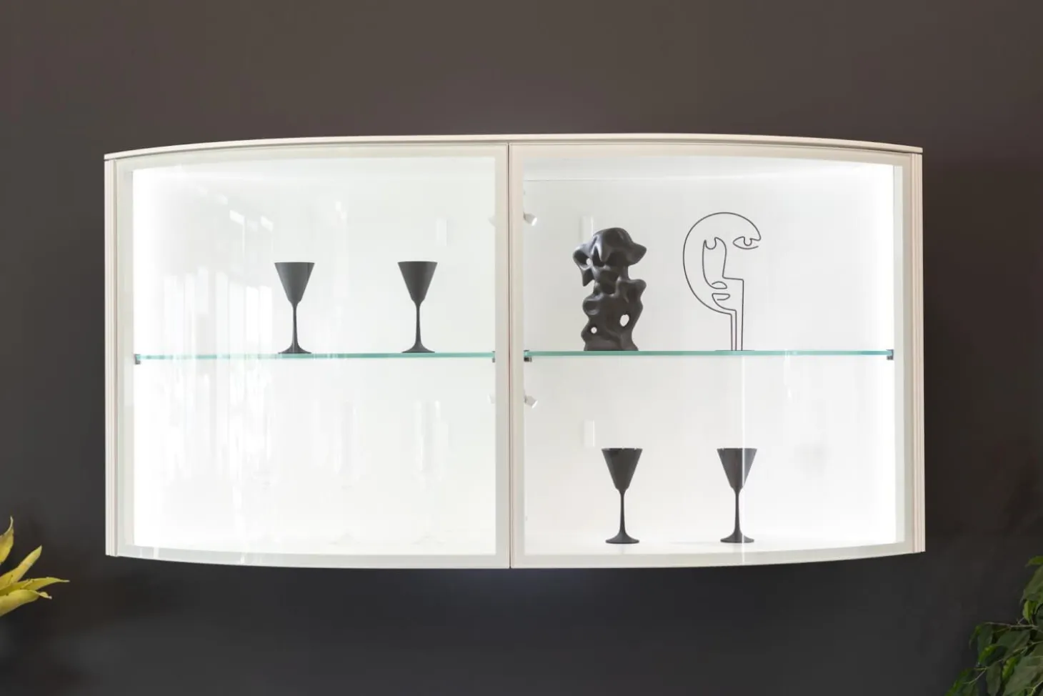 Vitrine Navis Pure Weiß Lack mit Hängeelement