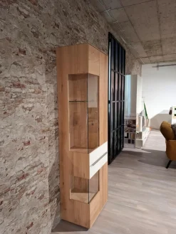 Vitrine Ramos Wildeiche Massiv Natur Geölt Akzent Glas Weiß Satiniert Griff Edelstahloptik