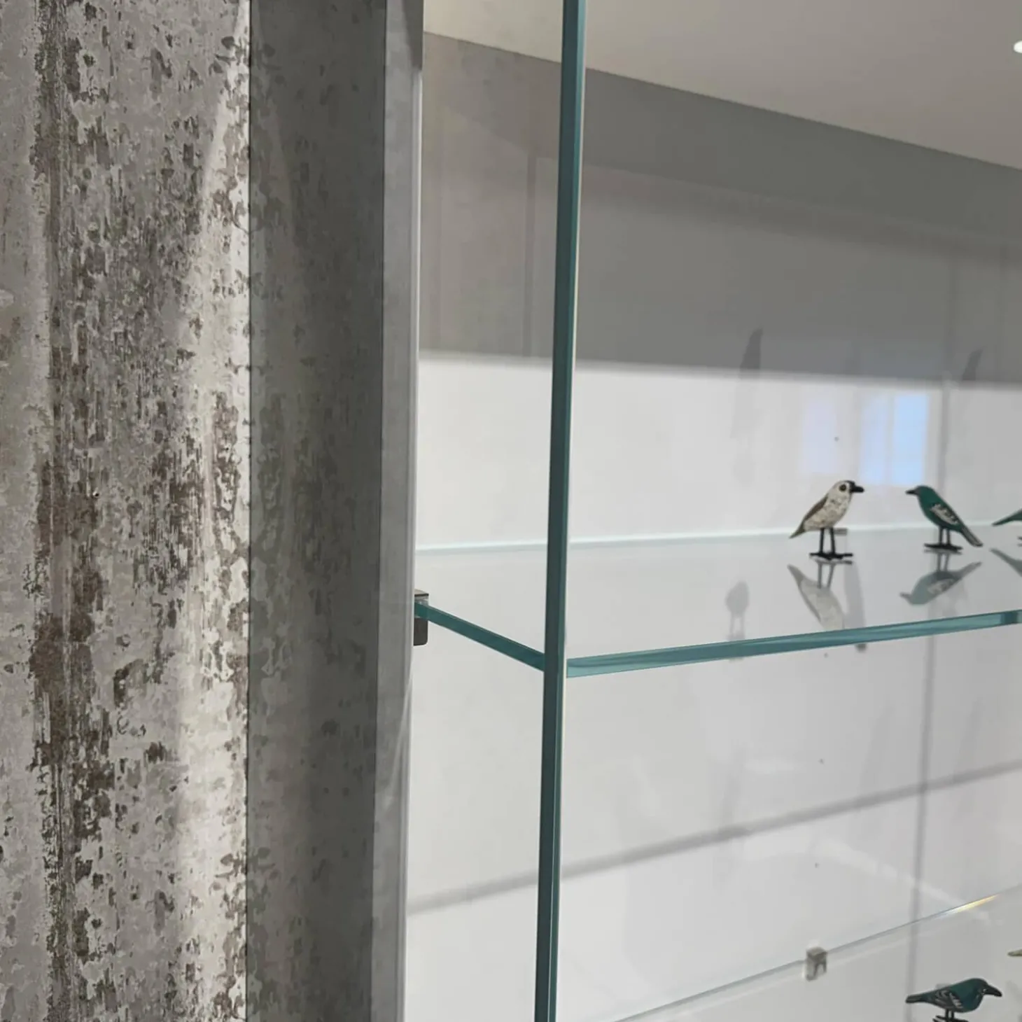 Vitrine Soma Innen Lack Weiß Türen Glas Klar Außen Glas Weiß Glänzend