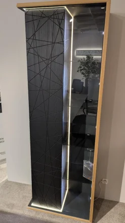 Vitrine V-Aura Eiche Geölt Akzent Lärche Schwarz mit Beleuchtung