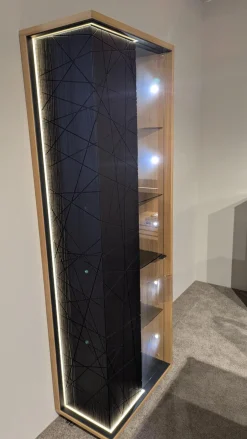 Vitrine V-Aura Eiche Geölt Akzent Lärche Schwarz mit Beleuchtung