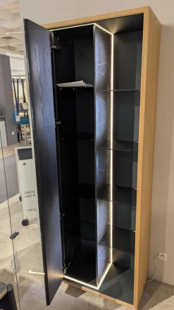 Vitrine V-Aura Eiche Geölt Akzent Lärche Schwarz mit Beleuchtung