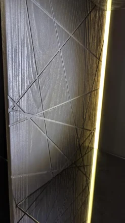 Vitrine V-Aura Eiche Geölt Akzent Lärche Schwarz mit Beleuchtung