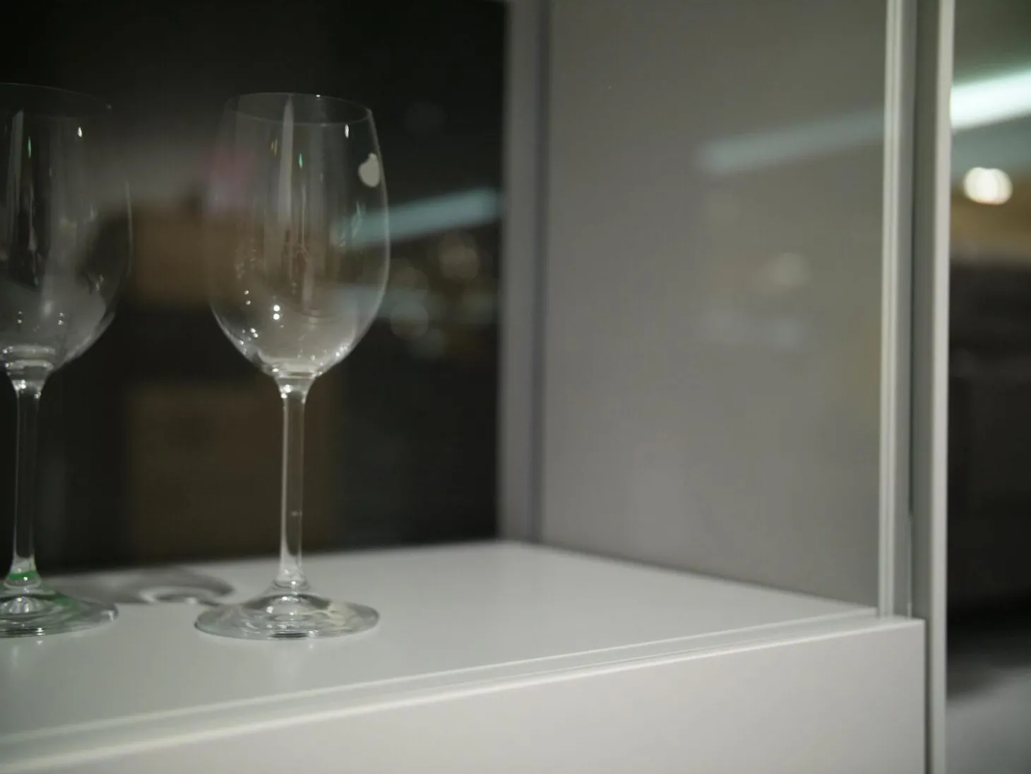 Vitrine WK 419 Intono 62462 Lack Steingrau 407 Rückwand Lack Quarz- Lin