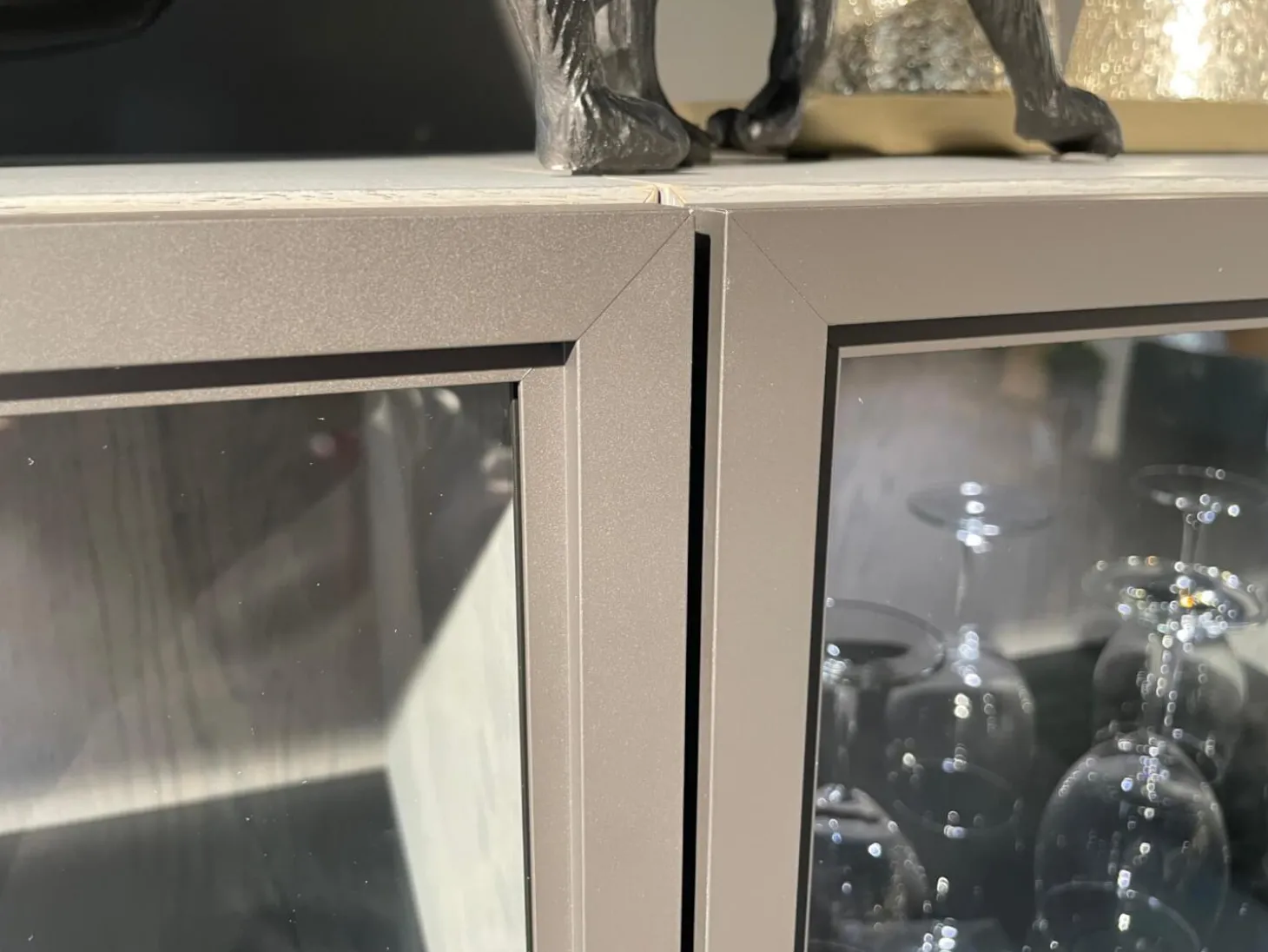 Vitrine WK 420 Viva Holz Furniert Grau Mit Glastüren Gestell Dunkelgrau