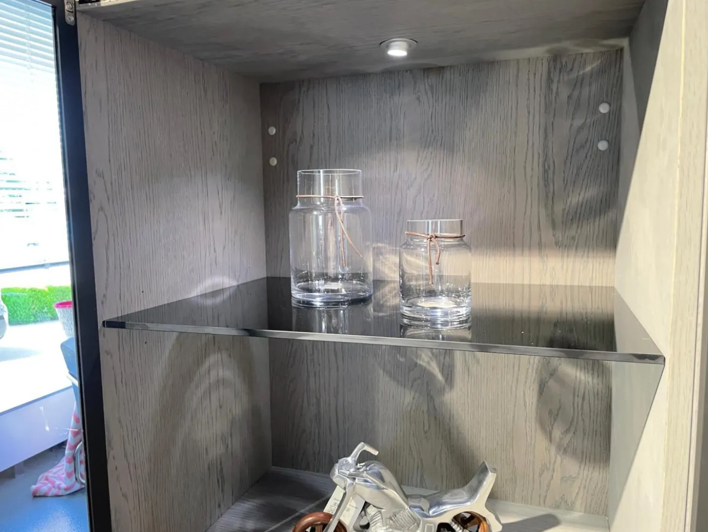 Vitrine WK 420 Viva Holz Furniert Grau Mit Glastüren Gestell Dunkelgrau