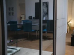 Vitrinen WK 420 Viva 153 Eiche Grau Front In Rauchglas 436 Cosmos Schwarz Mit Push To Open Und Beleuchtung