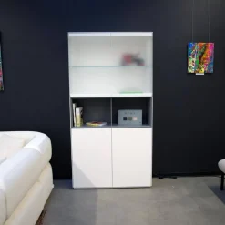 Vitrinenschrank Soma Lack Matt Weiß Und Vulkangrau Grau Matt Weißglas Satiniert Matt Mit Beleuchtung