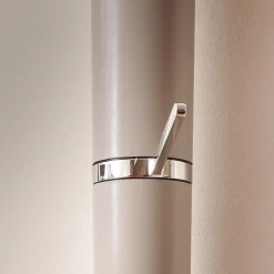 Wandgarderobe Tube Akzente Leder Taupe 07 Braun Gestell Edelstahl Poliert