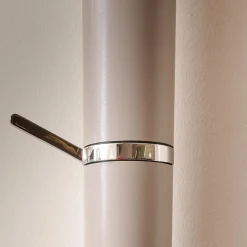 Wandgarderobe Tube Akzente Leder Taupe 07 Braun Gestell Edelstahl Poliert