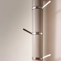 Wandgarderobe Tube Akzente Leder Taupe 07 Braun Gestell Edelstahl Poliert