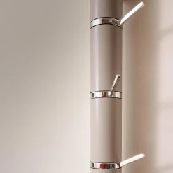 Wandgarderobe Tube Akzente Leder Taupe 07 Braun Gestell Edelstahl Poliert