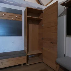 Wandgarderobe V Orango In Wildeiche Rustiko Mit Gepolsterter Klappbarer Bank 5 Mit Vorsatzspiegel Und Einem Dielenschrank