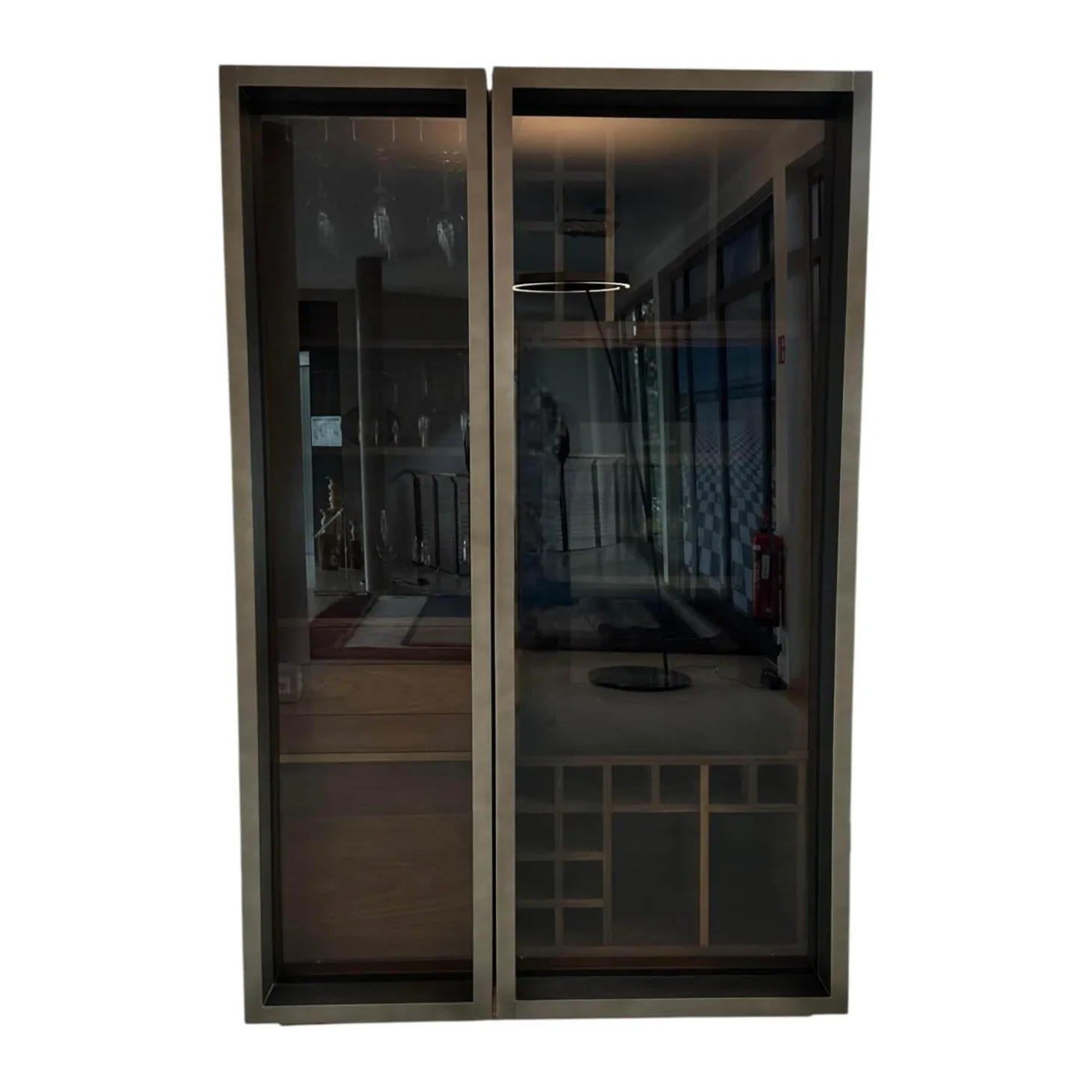 Weinkofferschrank Cambusa Nussbaum Massiv Front Rauchglas Rahmen Eisen Mit LED Beleuchtung