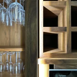 Weinkofferschrank Cambusa Nussbaum Massiv Front Rauchglas Rahmen Eisen Mit LED Beleuchtung