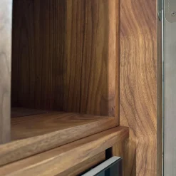 Weinkofferschrank Cambusa Nussbaum Massiv Front Rauchglas Rahmen Eisen Mit LED Beleuchtung