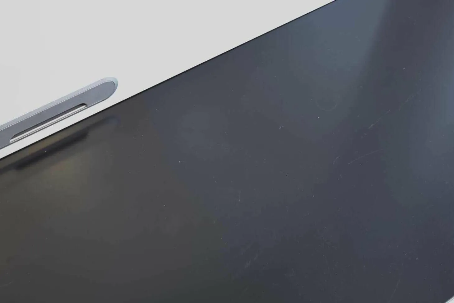 WK 409 Artena Hochglanz Schwarz Hartweiß mit Beleuchtung