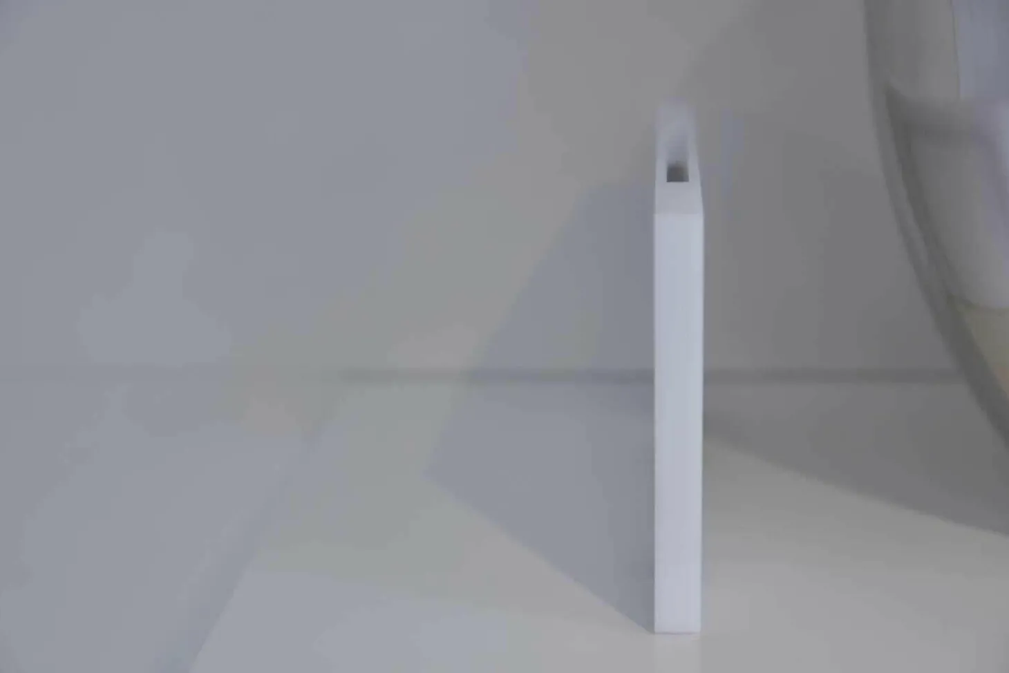 WK 409 Artena Hochglanz Schwarz Hartweiß mit Beleuchtung