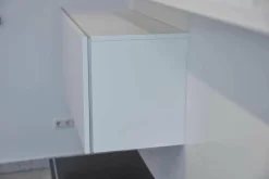 WK 409 Artena Hochglanz Schwarz Hartweiß mit Beleuchtung