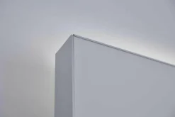 WK 409 Artena Hochglanz Schwarz Hartweiß mit Beleuchtung