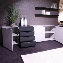 Wohnkombination 4450 Vorschlag 8185 Lack Platingrau Griffe Titangrau Regalböden Eiche Schwarz Echtholzfurniert