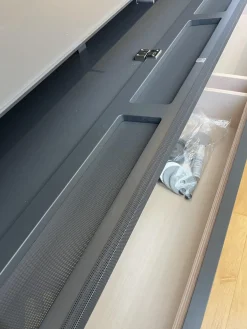 Wohnkombination Cubo Lack Quarz Schwarz Paneel Eiche Astig Wandschrank Aluminium Glastür Schwarz Mit Beleuchtung