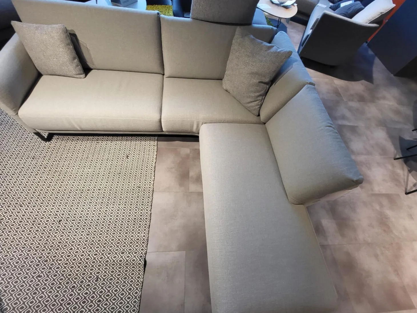 Wohnlandschaft Cara Stoff 14.162 Steingrau Fuß Kufe Stahl Schwarz