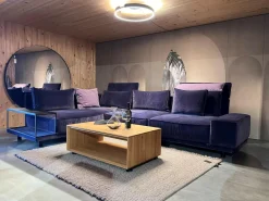 Wohnlandschaft Cube Lounge Stoff City Velvet Violett Füße Massivholz Schwarz Lackiert Mit Kopfstütze Und Kissen Inklusive Ablage