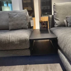 Wohnlandschaft Nuvola Textilgewebe Schwarz Weiß Gemischt Fuß Aluminium Verkehrsschwarz RAL 9017 Lackiert Mit Kissen