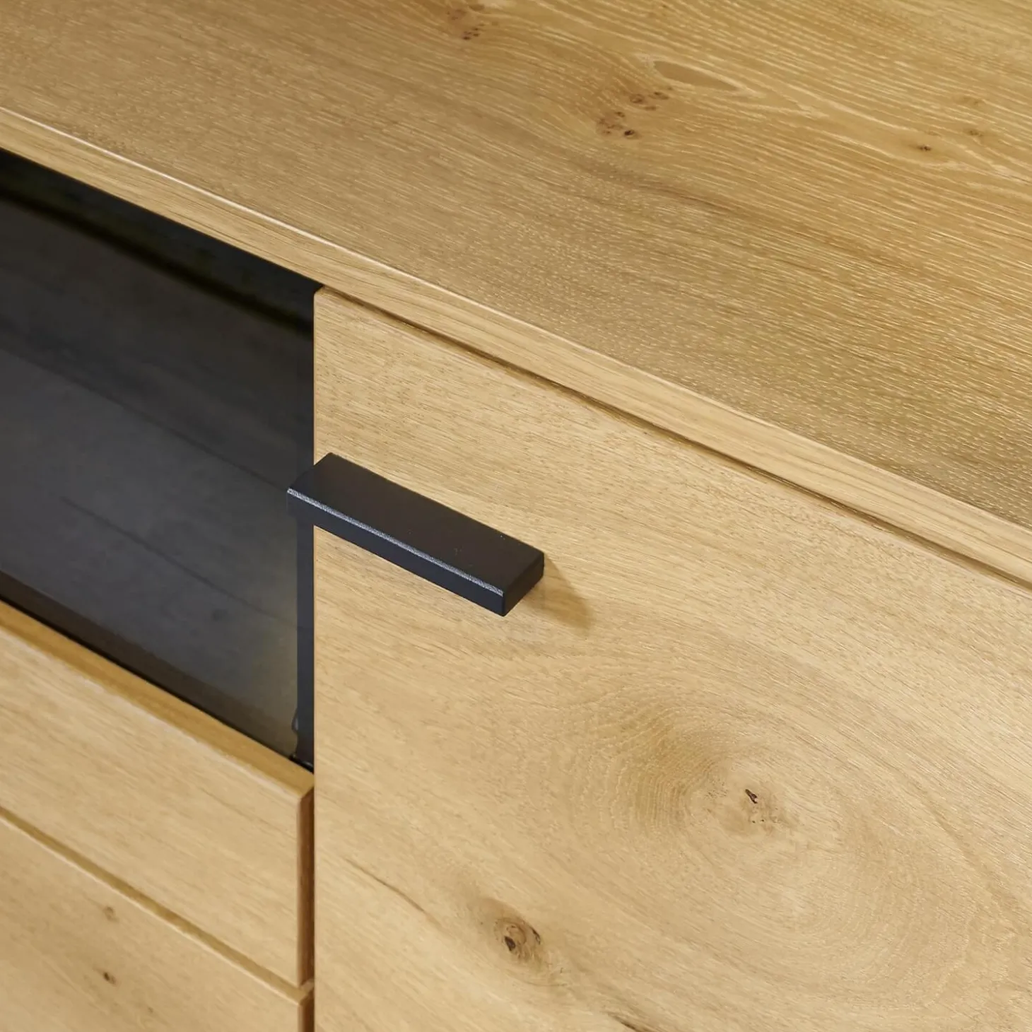 Wohnwand 2022 Balkeneiche Honig Braun Furniert Lack Seidenmatt Anthrazit Griff Anthrazit Matt Mit LED Beleuchtung