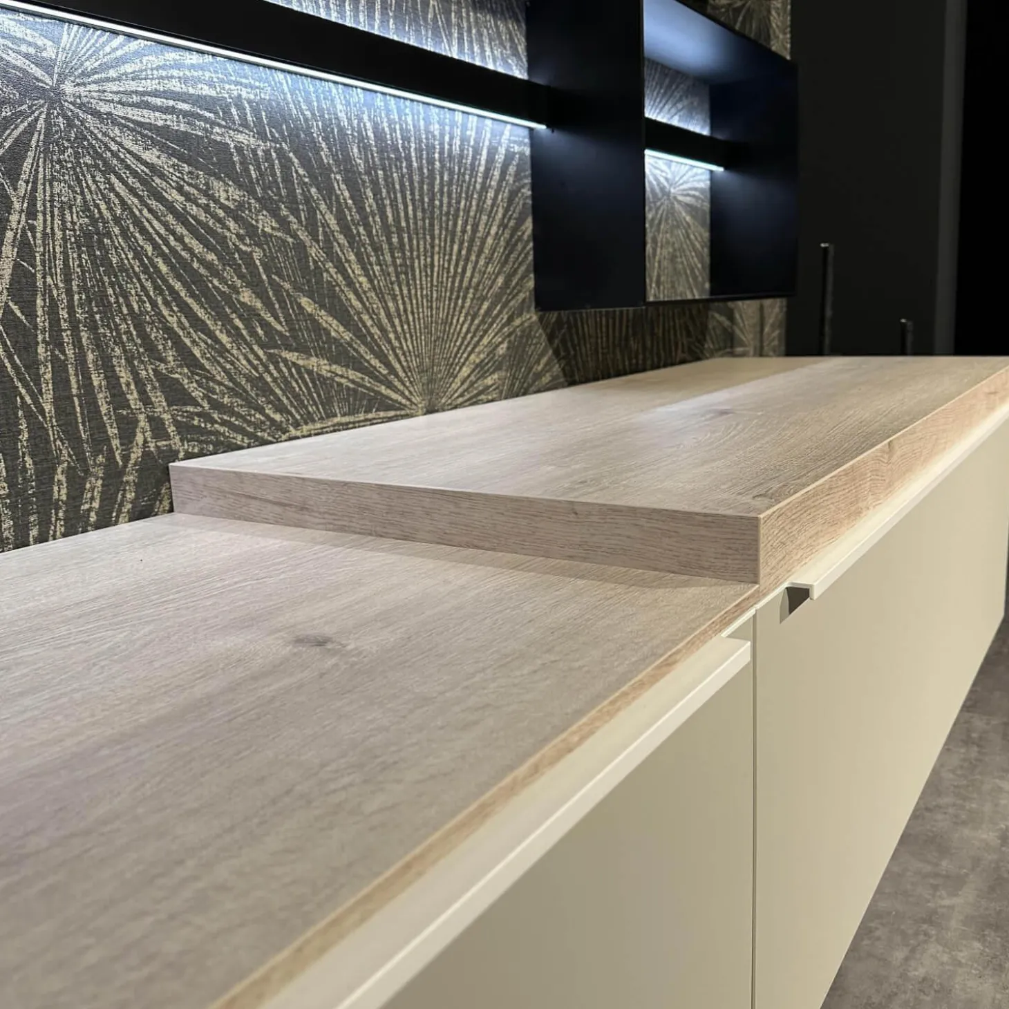 Wohnwand 945 Easytouch Lacklaminat Sand Beige Ultramatt Abdeckplatte Eiche Montreal