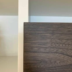 Wohnwand 505 Kalkweiß Ulme Dunkel Formprofil Zinnfarbig