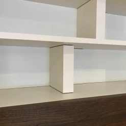 Wohnwand 505 Kalkweiß Ulme Dunkel Formprofil Zinnfarbig