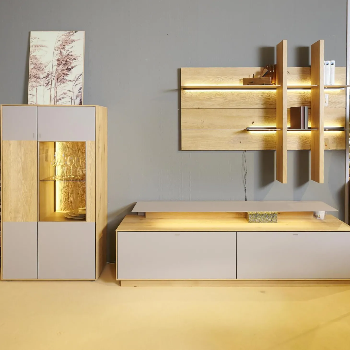 Wohnwand 2001 Kerneiche Natur Gebürstet Absetzungen Mattglas Naturgrau Mit Beleuchtung