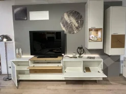 Wohnwand 2102 Mattlack Kristallweiß Absetzung Asteiche Hell Furniert Inklusive Beleuchtung Mit Fernbedienung