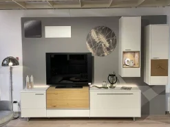 Wohnwand 2102 Mattlack Kristallweiß Absetzung Asteiche Hell Furniert Inklusive Beleuchtung Mit Fernbedienung