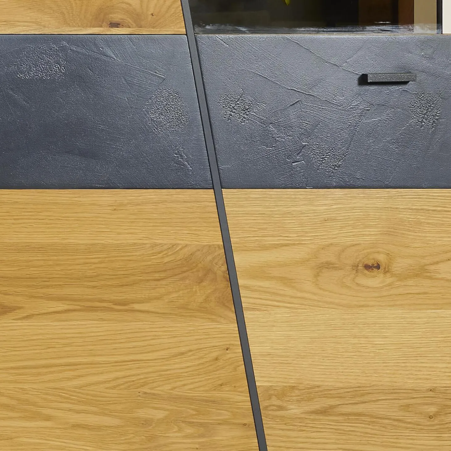 Wohnwand 2021 Vollholz Wildeiche Furniert Mattlack Beton Grau Griffe Und Füße Metall Effektlack Matt Grey Grau Glas Parasolglas Braun Mit Beleuchtung