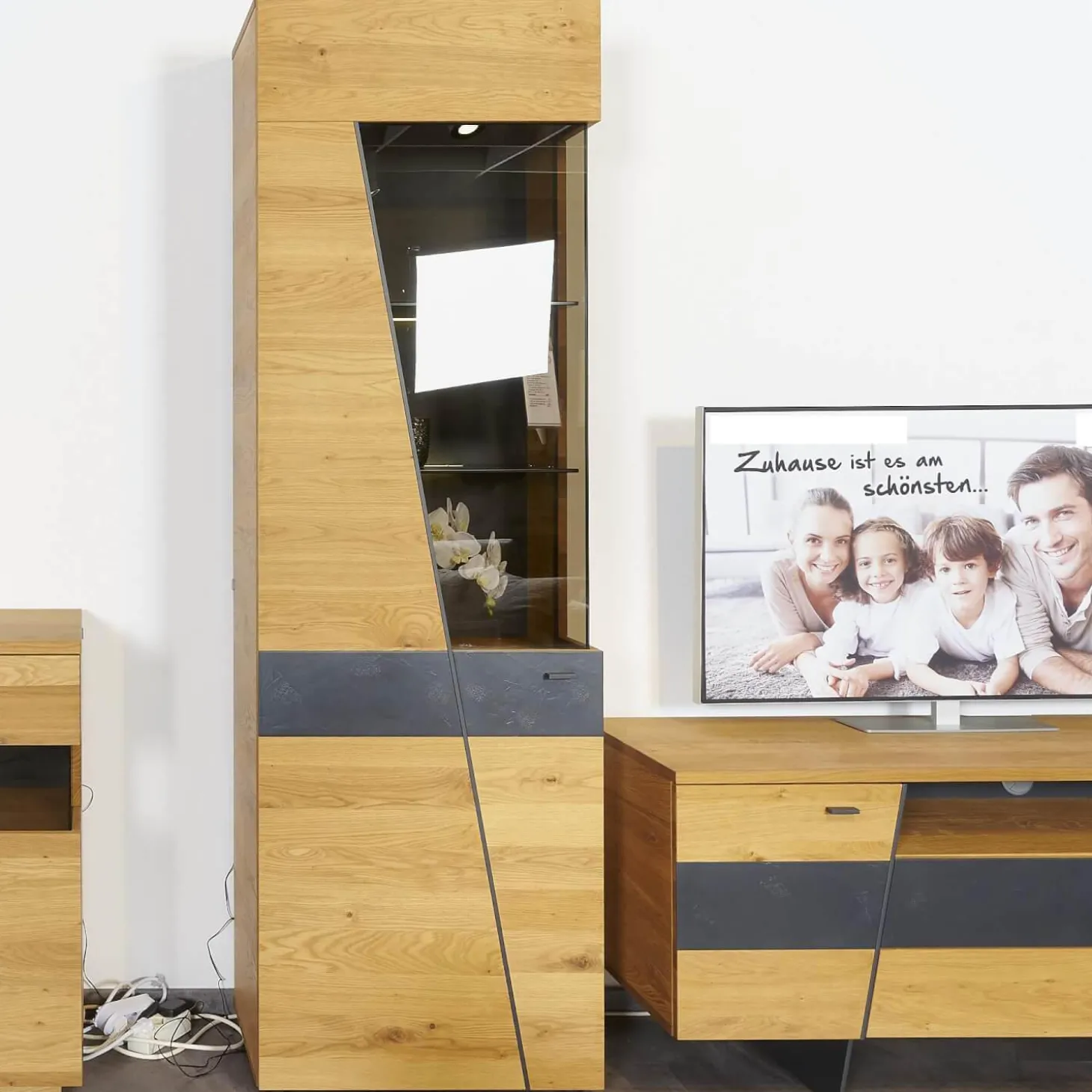 Wohnwand 2021 Vollholz Wildeiche Furniert Mattlack Beton Grau Griffe Und Füße Metall Effektlack Matt Grey Grau Glas Parasolglas Braun Mit Beleuchtung